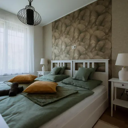 Vadrozsa Apartment *