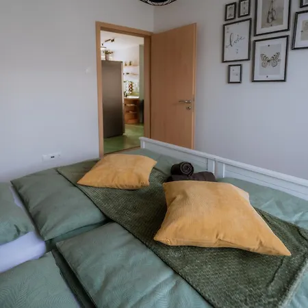 Vadrozsa Apartment